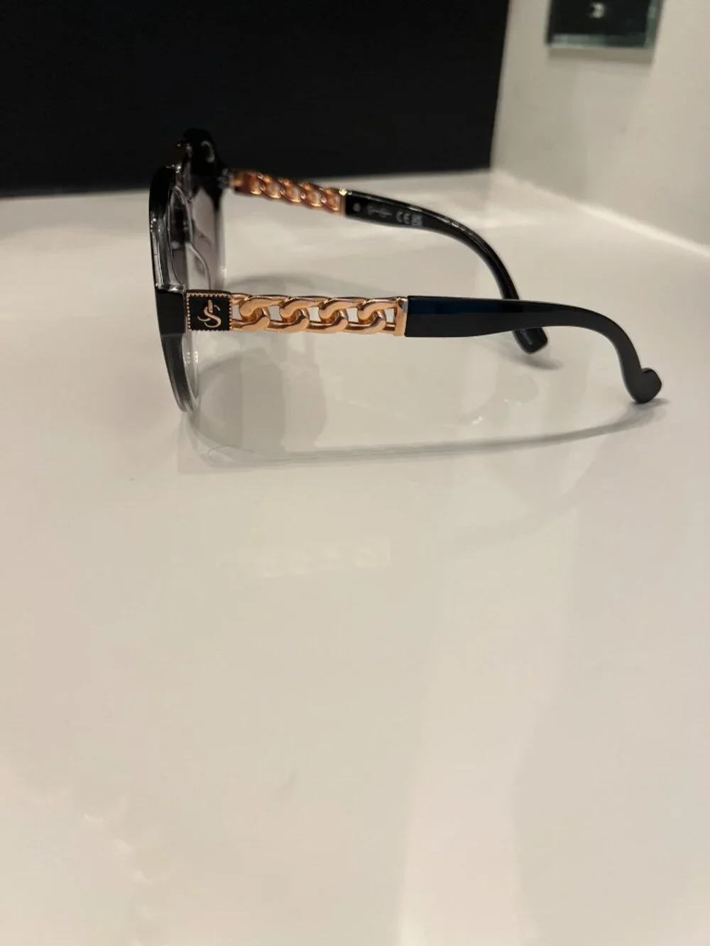 Brand new Jessica Simpson aviator sunglasses in excellent condition